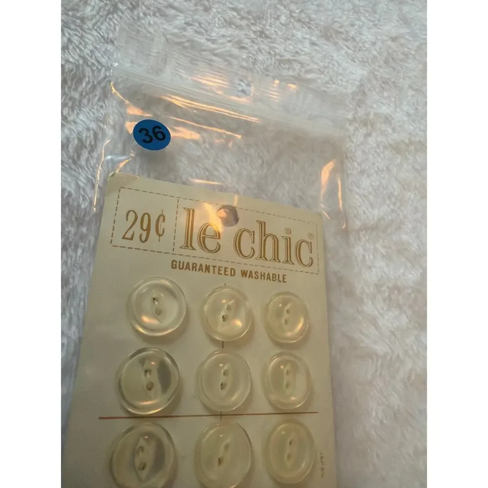 Vintage Le Chic White Clear 2 Hole Sewing Buttons 5662-22 Japan NOS Set of 12